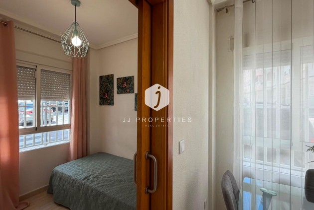 Aus zweiter Hand - Wohnung -
Torrevieja - Estacion de autobuses