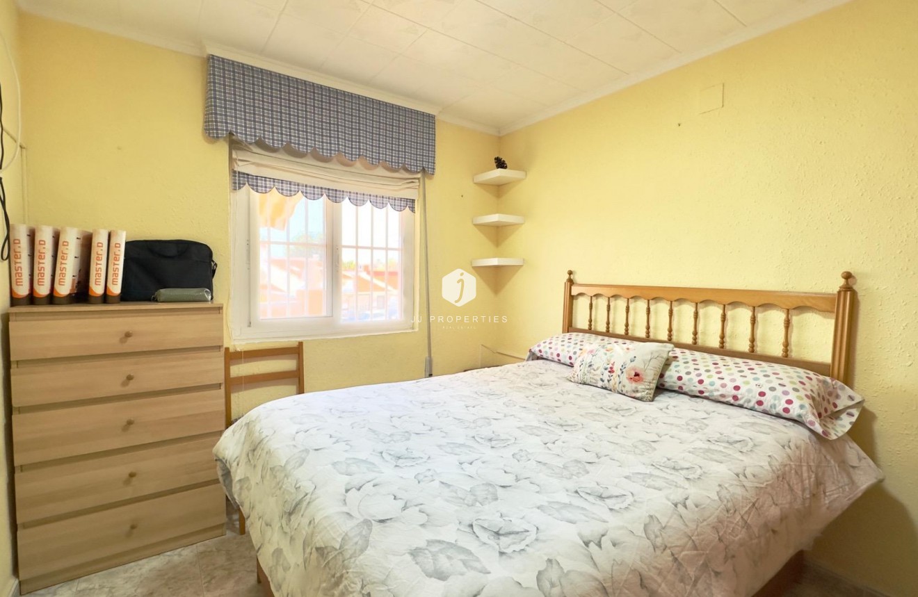 Tweedehands - Bungalow -
Torrevieja - Torretas