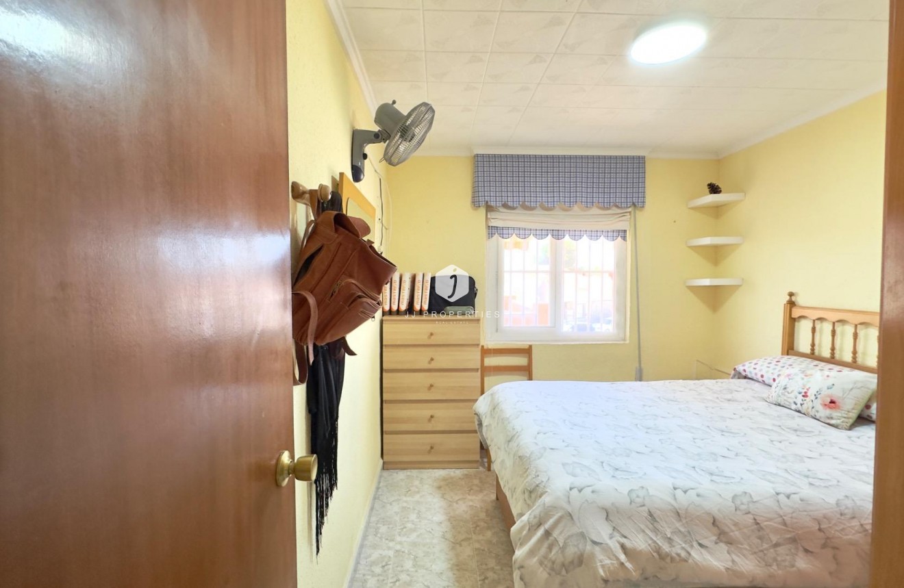 Tweedehands - Bungalow -
Torrevieja - Torretas