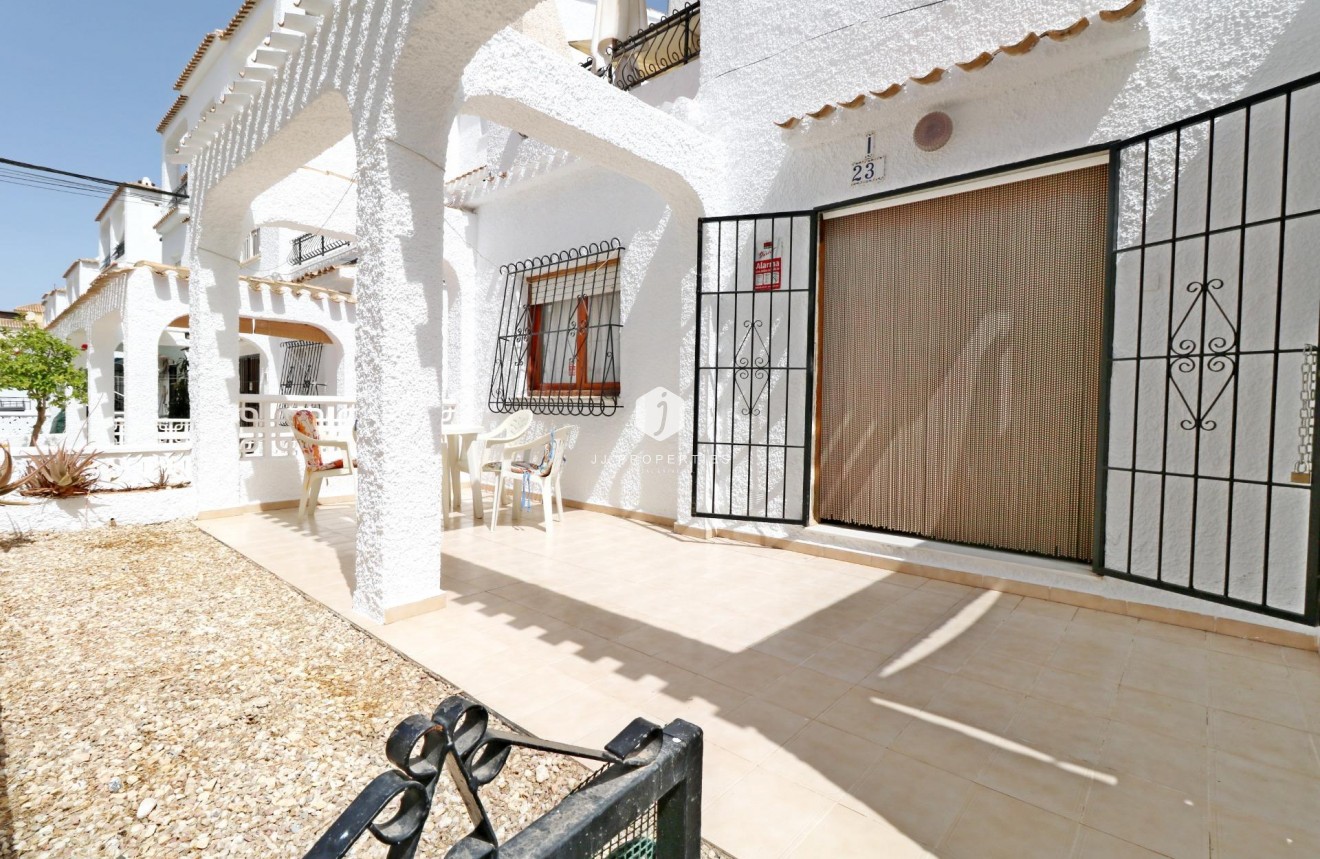 Tweedehands - Bungalow -
Torrevieja - El Acequión - Los Náufragos