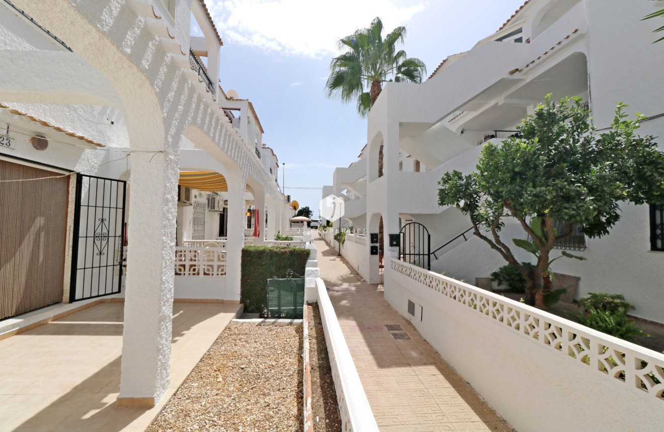 Tweedehands - Bungalow -
Torrevieja - El Acequión - Los Náufragos