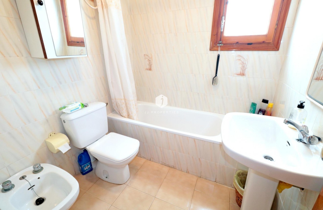 Tweedehands - Bungalow -
Torrevieja - El Acequión - Los Náufragos
