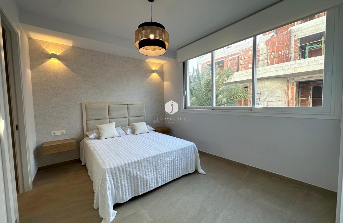 Tweedehands - Appartement / flat -
Torrevieja - Playa del Cura