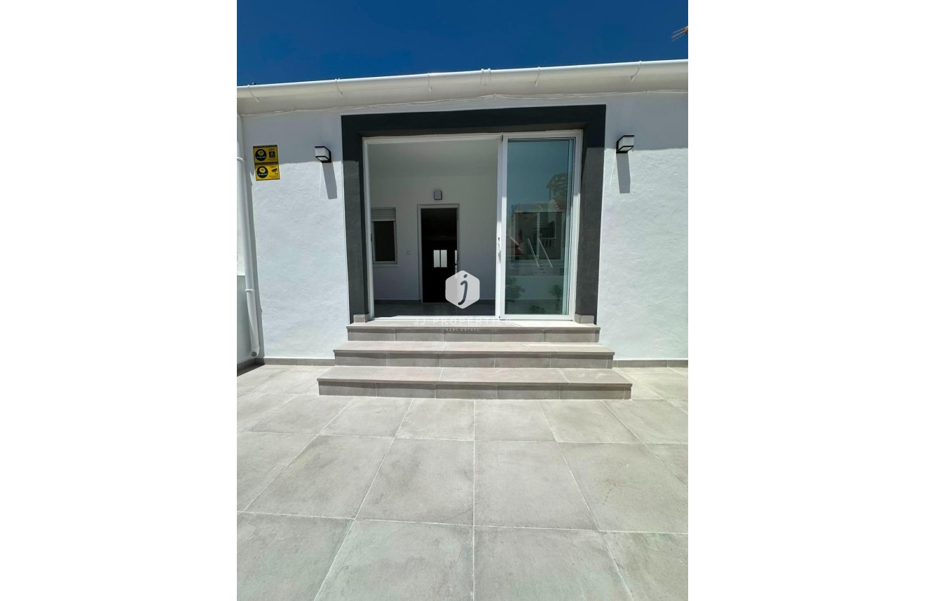 Tweedehands - Bungalow -
Torrevieja - La Siesta - El Salado - Torreta