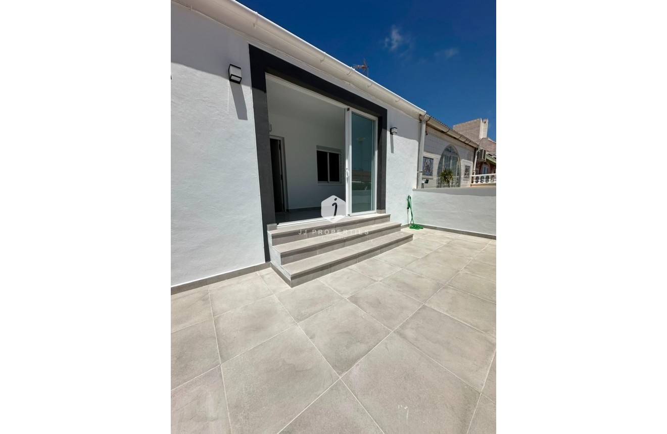 Tweedehands - Bungalow -
Torrevieja - La Siesta - El Salado - Torreta