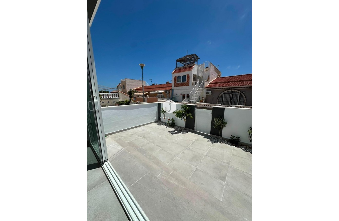 Tweedehands - Bungalow -
Torrevieja - La Siesta - El Salado - Torreta