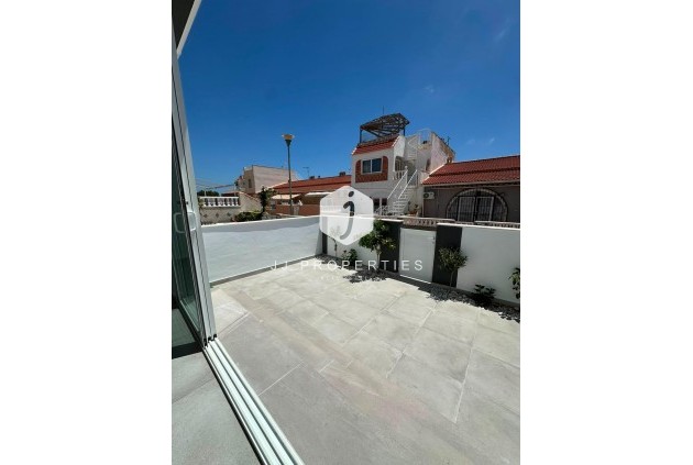 Tweedehands - Bungalow -
Torrevieja - La Siesta - El Salado - Torreta