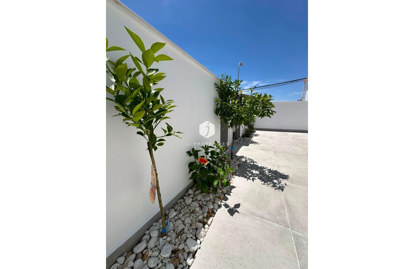 Tweedehands - Bungalow -
Torrevieja - La Siesta - El Salado - Torreta