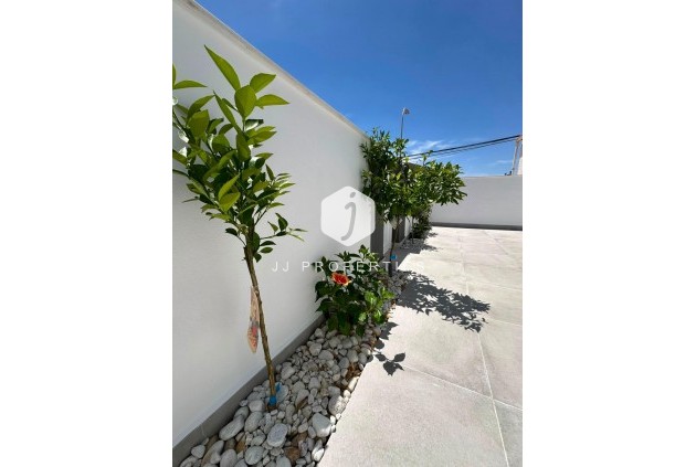 Tweedehands - Bungalow -
Torrevieja - La Siesta - El Salado - Torreta