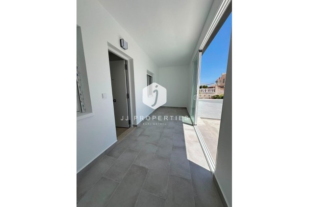 Tweedehands - Bungalow -
Torrevieja - La Siesta - El Salado - Torreta