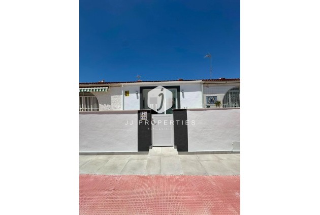 Tweedehands - Bungalow -
Torrevieja - La Siesta - El Salado - Torreta