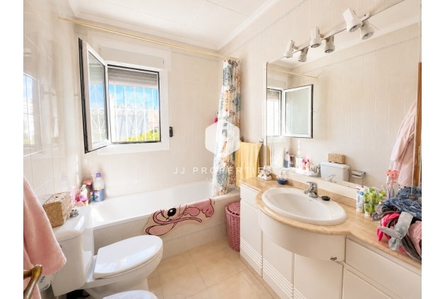 Resale - Villa -
Torrevieja - Costa Blanca