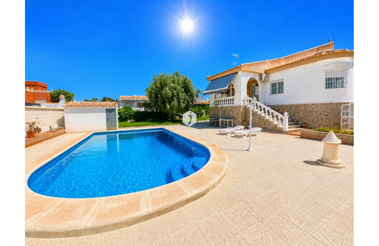 Resale - Villa -
Torrevieja - Costa Blanca