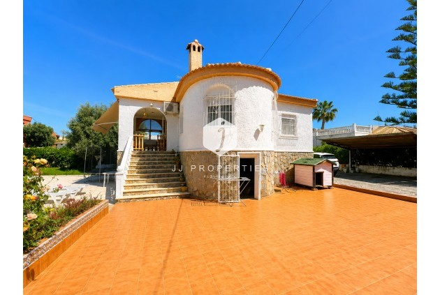 Resale - Villa -
Torrevieja - Costa Blanca