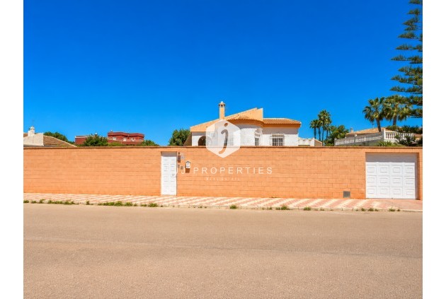 Resale - Villa -
Torrevieja - Costa Blanca