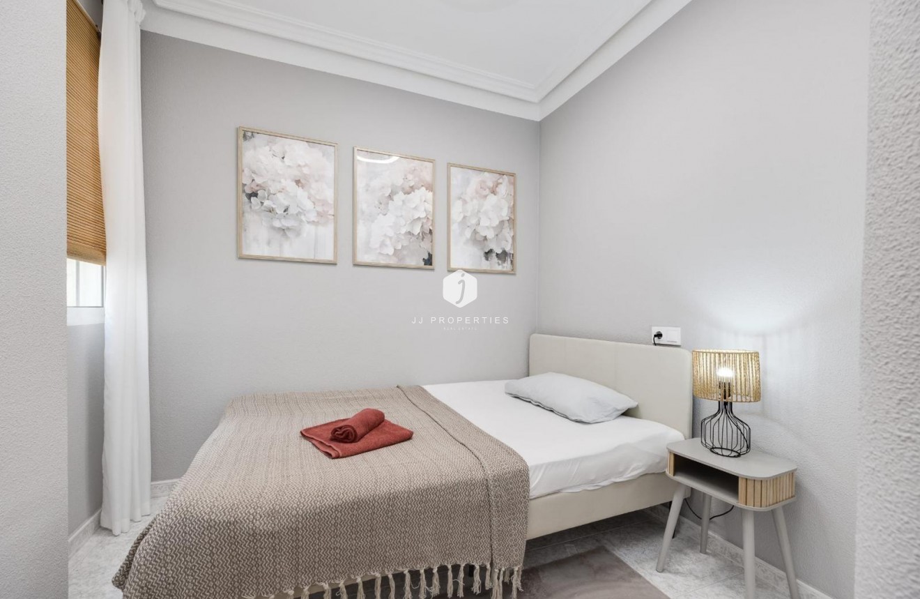 Tweedehands - Appartement / flat -
Torrevieja - Estacion de autobuses