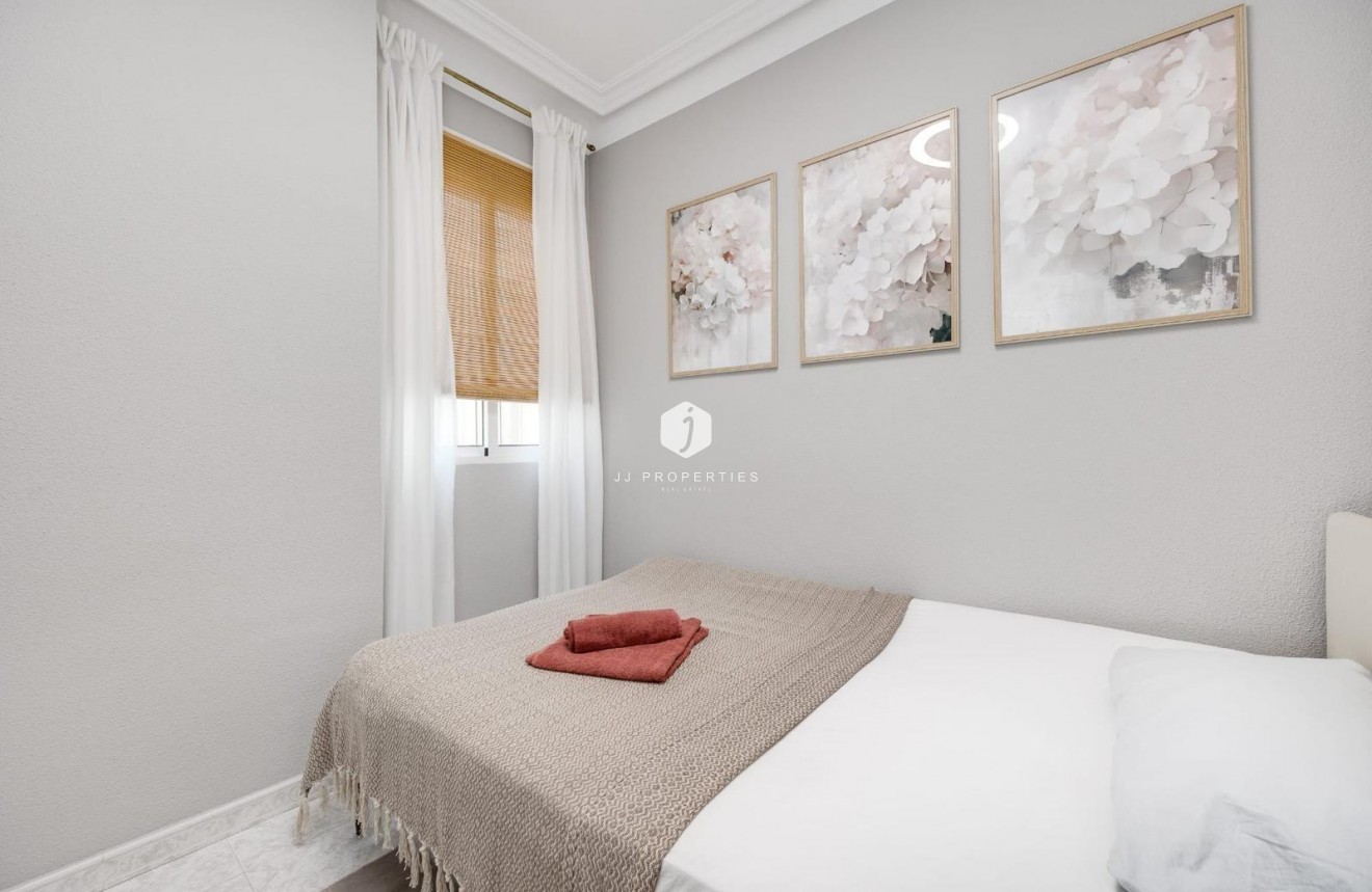 Tweedehands - Appartement / flat -
Torrevieja - Estacion de autobuses