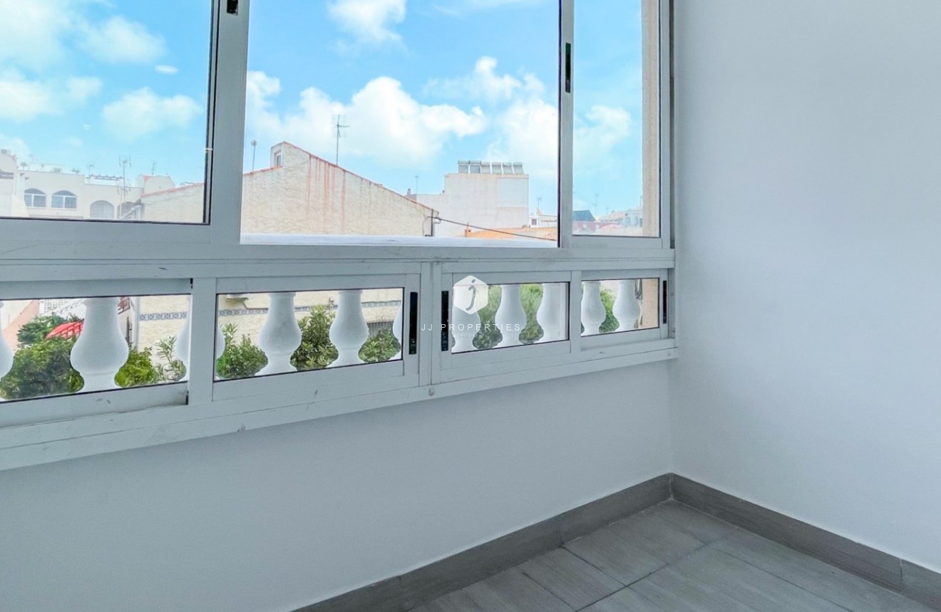 D'occasion - Appartement -
Torrevieja - Costa Blanca