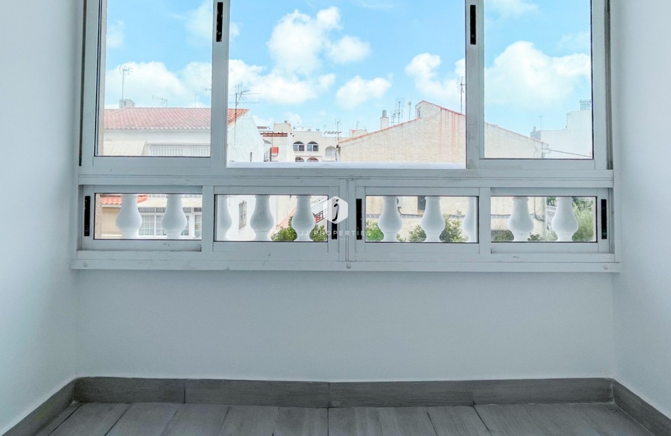 D'occasion - Appartement -
Torrevieja - Costa Blanca
