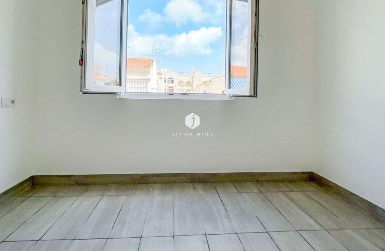 D'occasion - Appartement -
Torrevieja - Costa Blanca