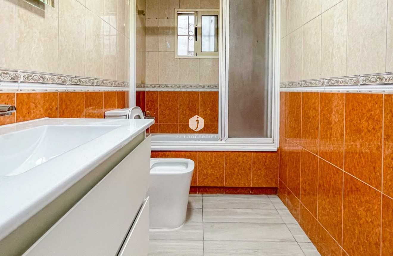 D'occasion - Appartement -
Torrevieja - Costa Blanca