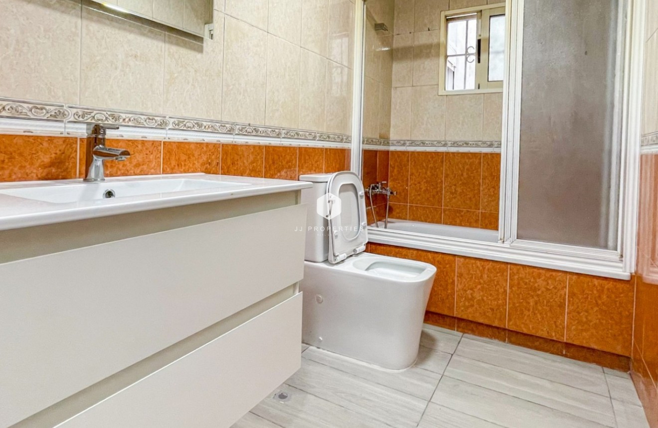 D'occasion - Appartement -
Torrevieja - Costa Blanca