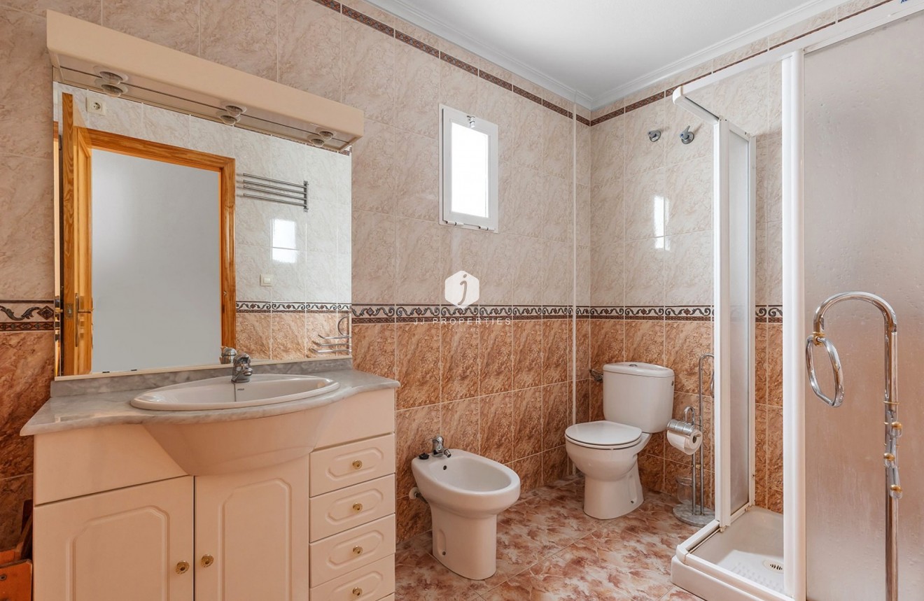 Resale - Apartment / flat -
La Mata - Costa Blanca