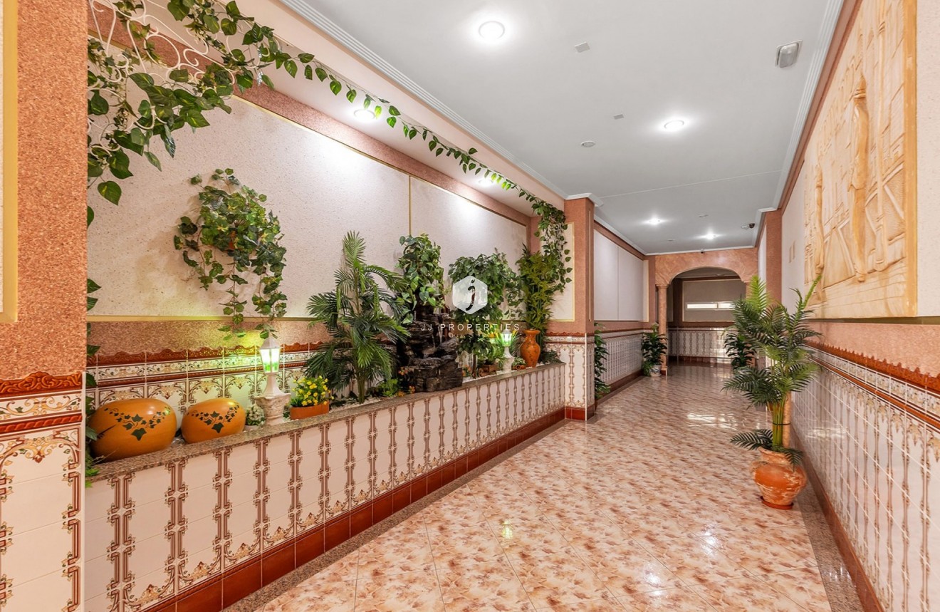 Resale - Apartment / flat -
La Mata - Costa Blanca