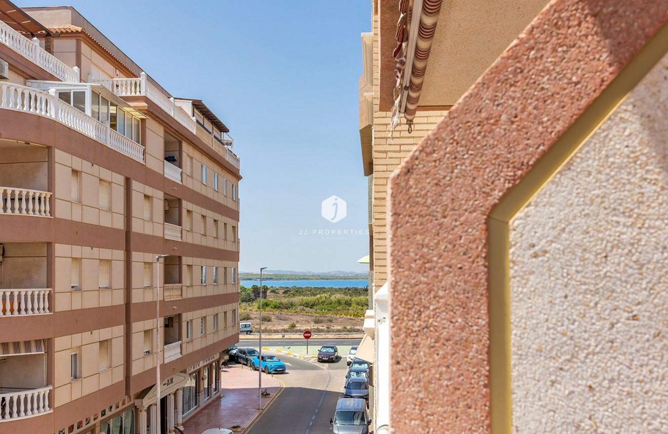 Resale - Apartment / flat -
La Mata - Costa Blanca