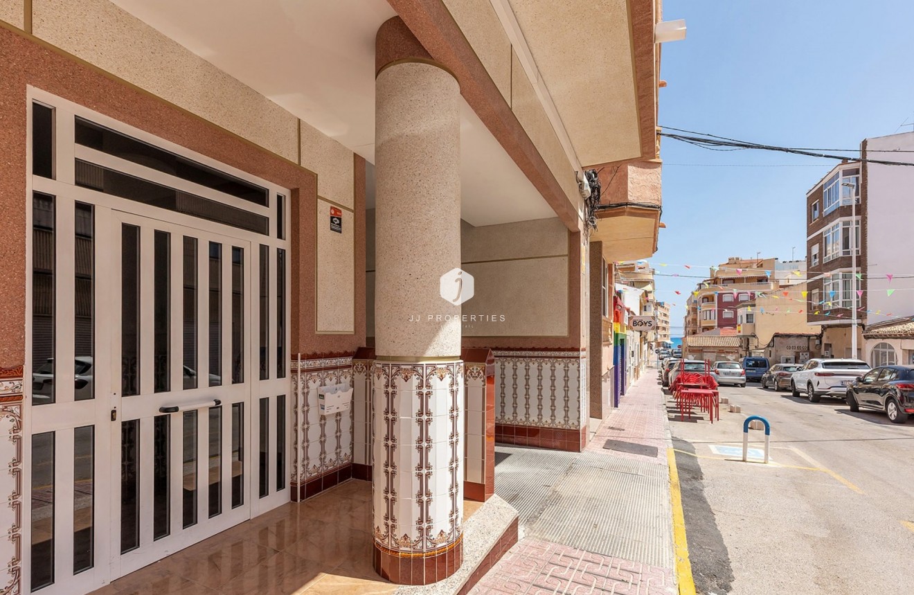 Resale - Apartment / flat -
La Mata - Costa Blanca