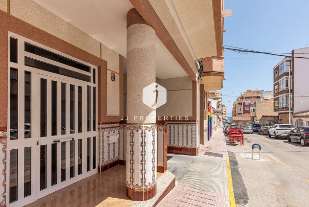 Resale - Apartment / flat -
La Mata - Costa Blanca