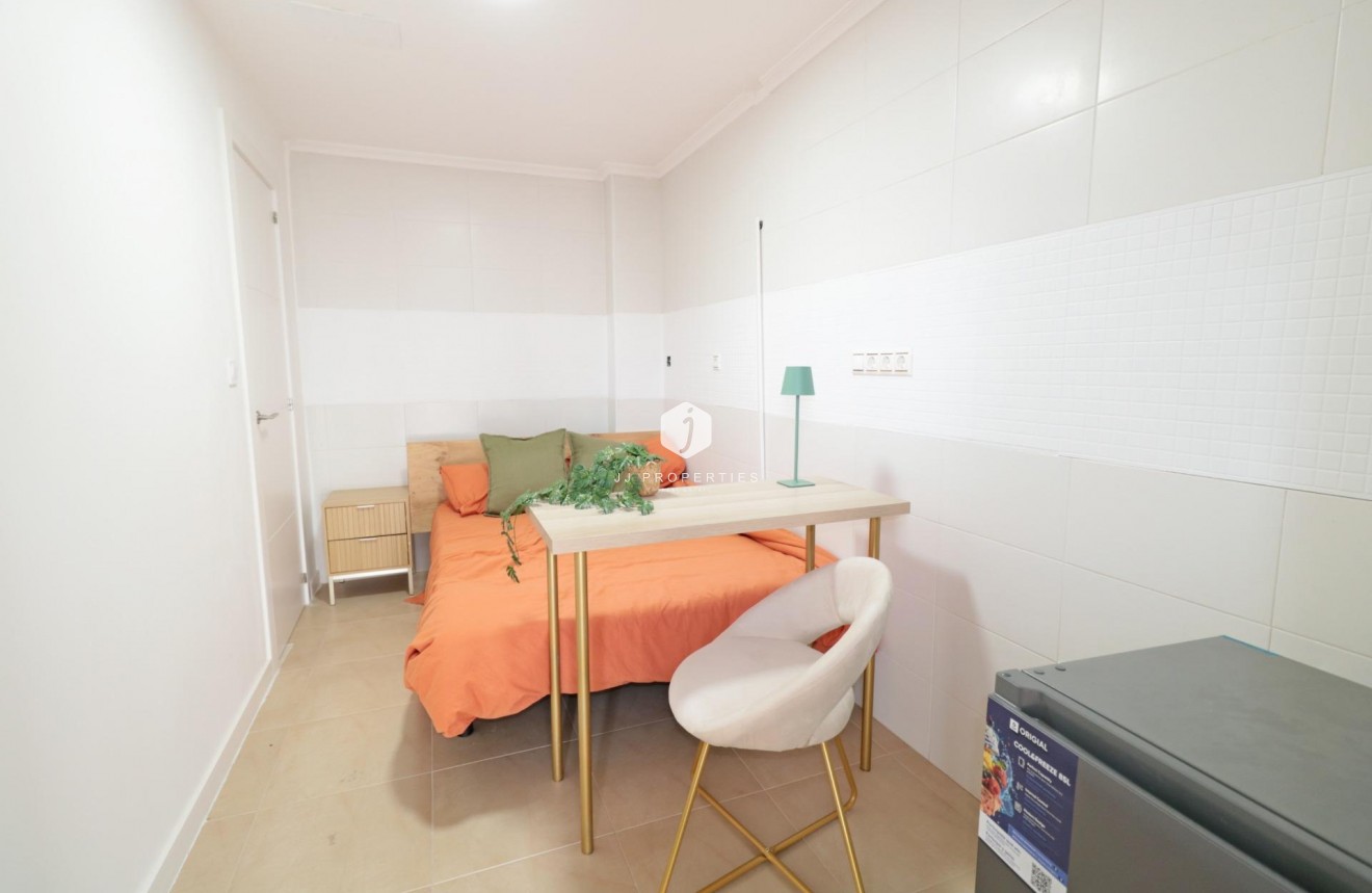 Tweedehands - Appartement / flat -
Torrevieja - Acequion