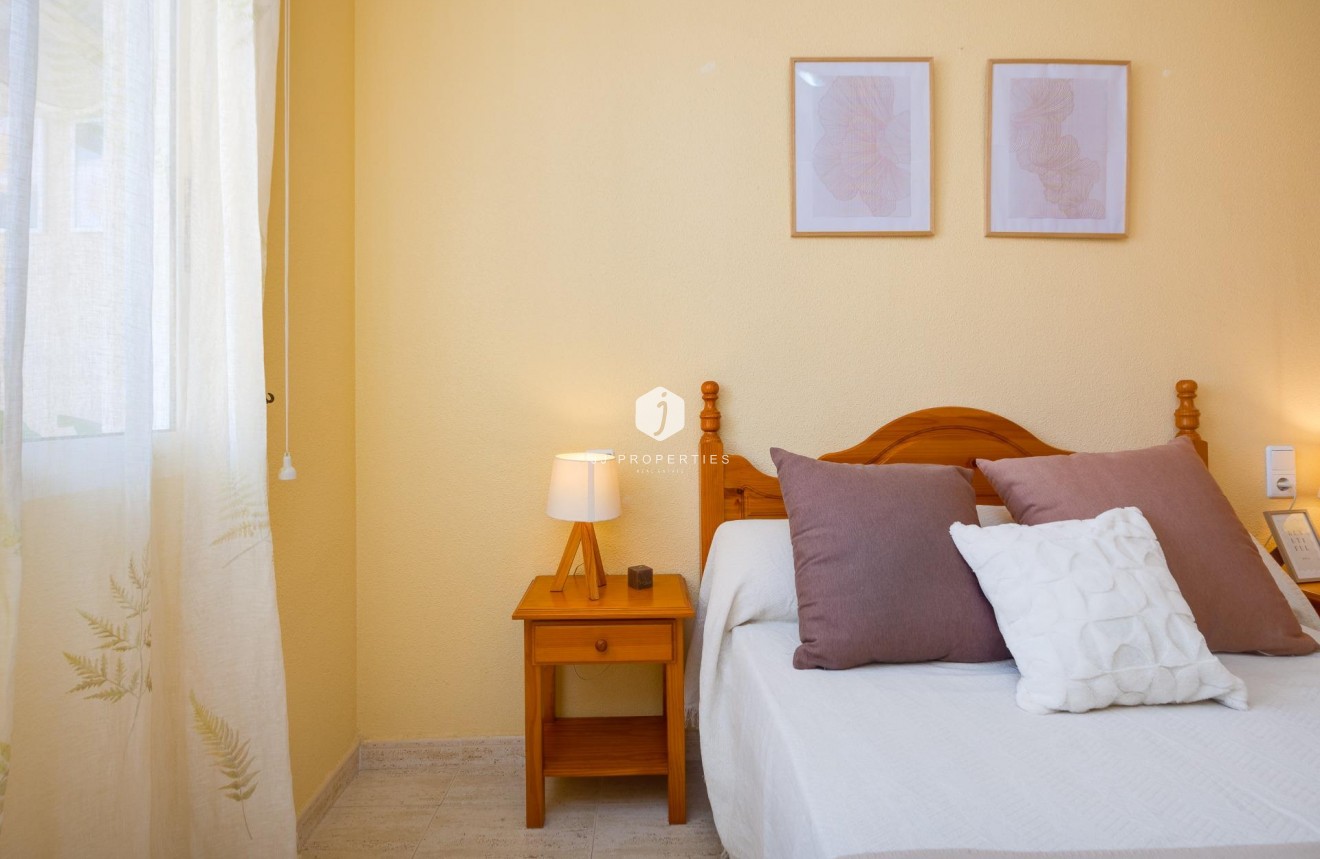 Resale - Apartment / flat -
Torrevieja - Playa del Cura