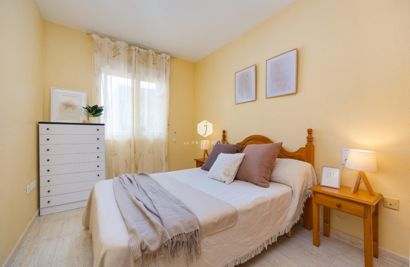 Resale - Apartment / flat -
Torrevieja - Playa del Cura