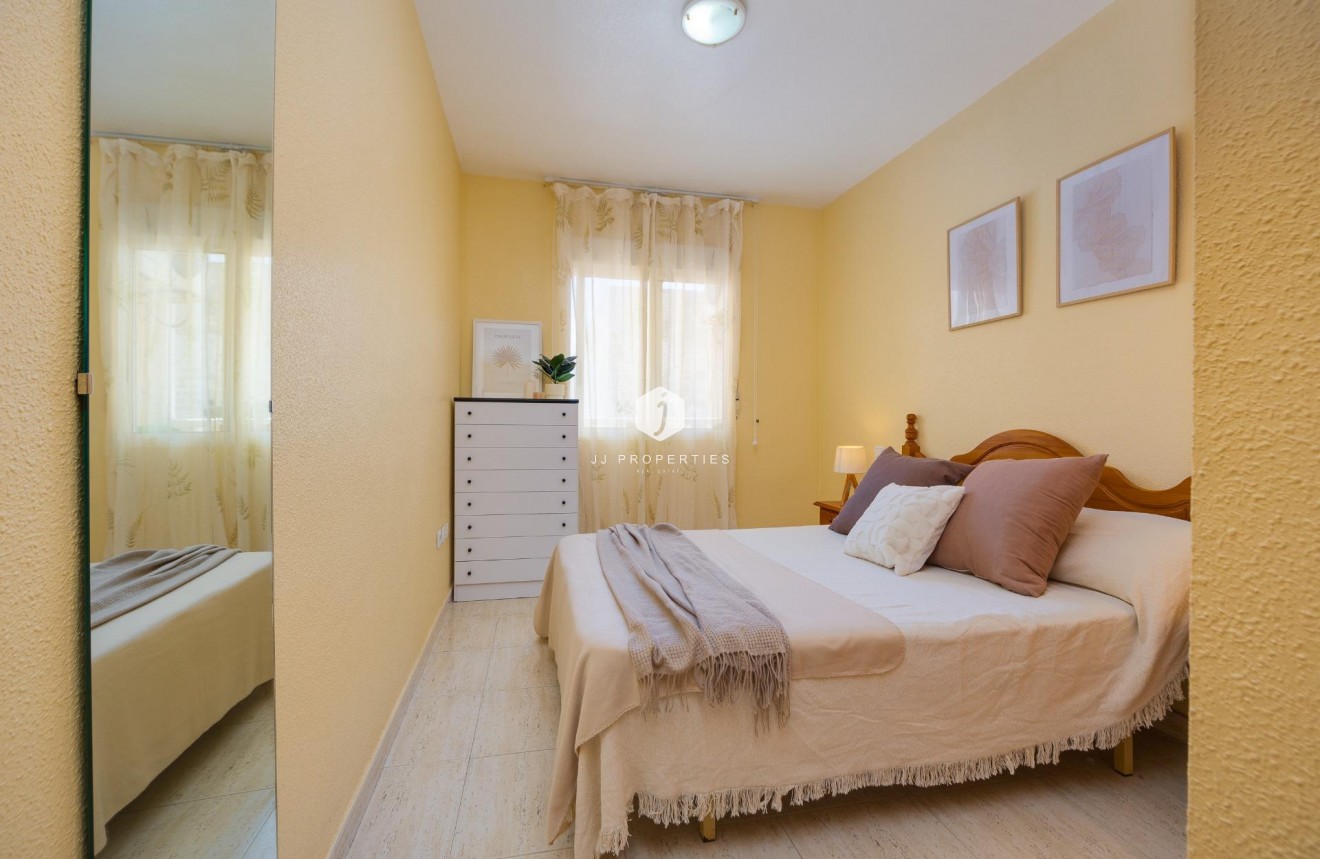 Resale - Apartment / flat -
Torrevieja - Playa del Cura