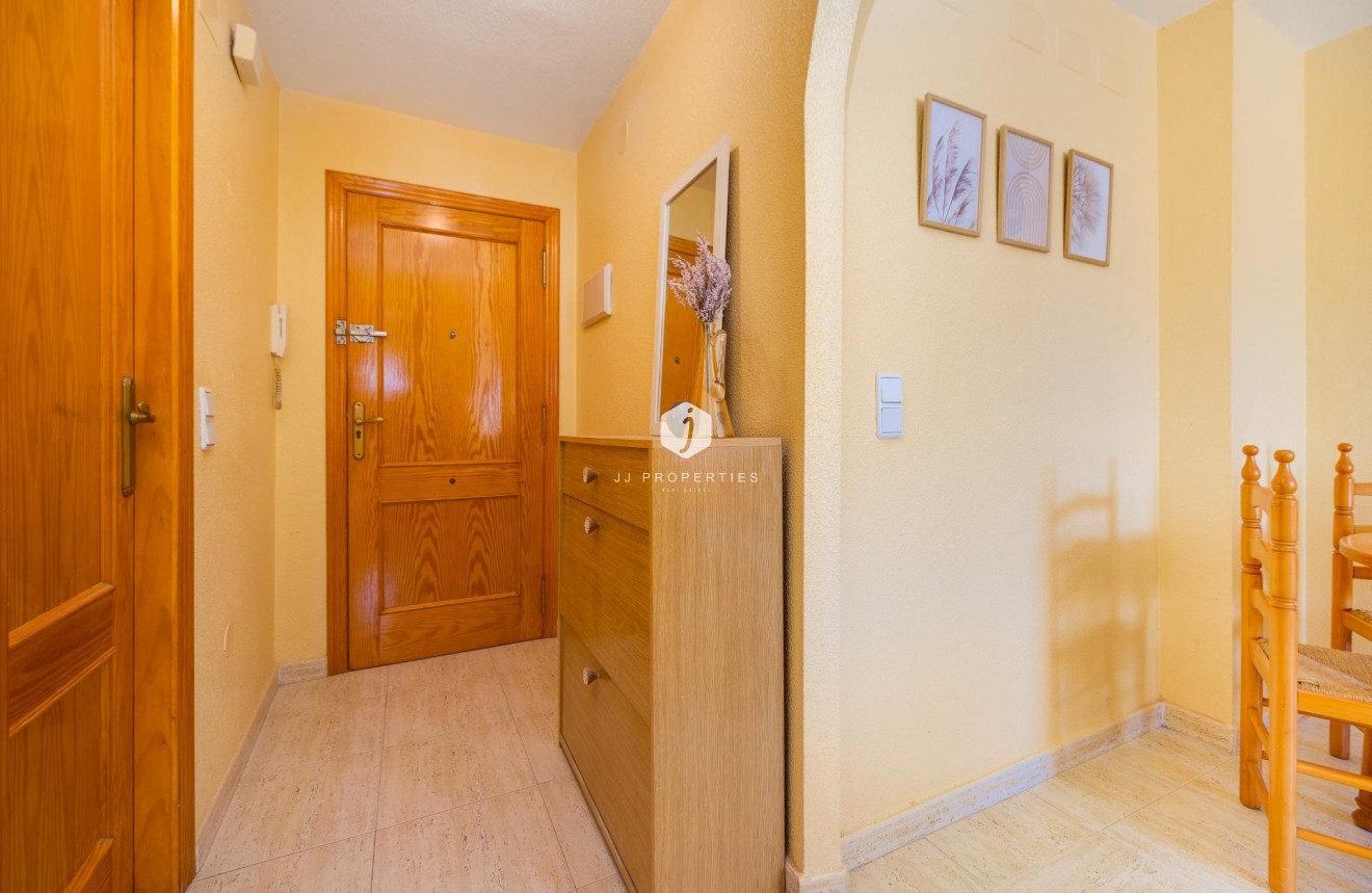 Resale - Apartment / flat -
Torrevieja - Playa del Cura