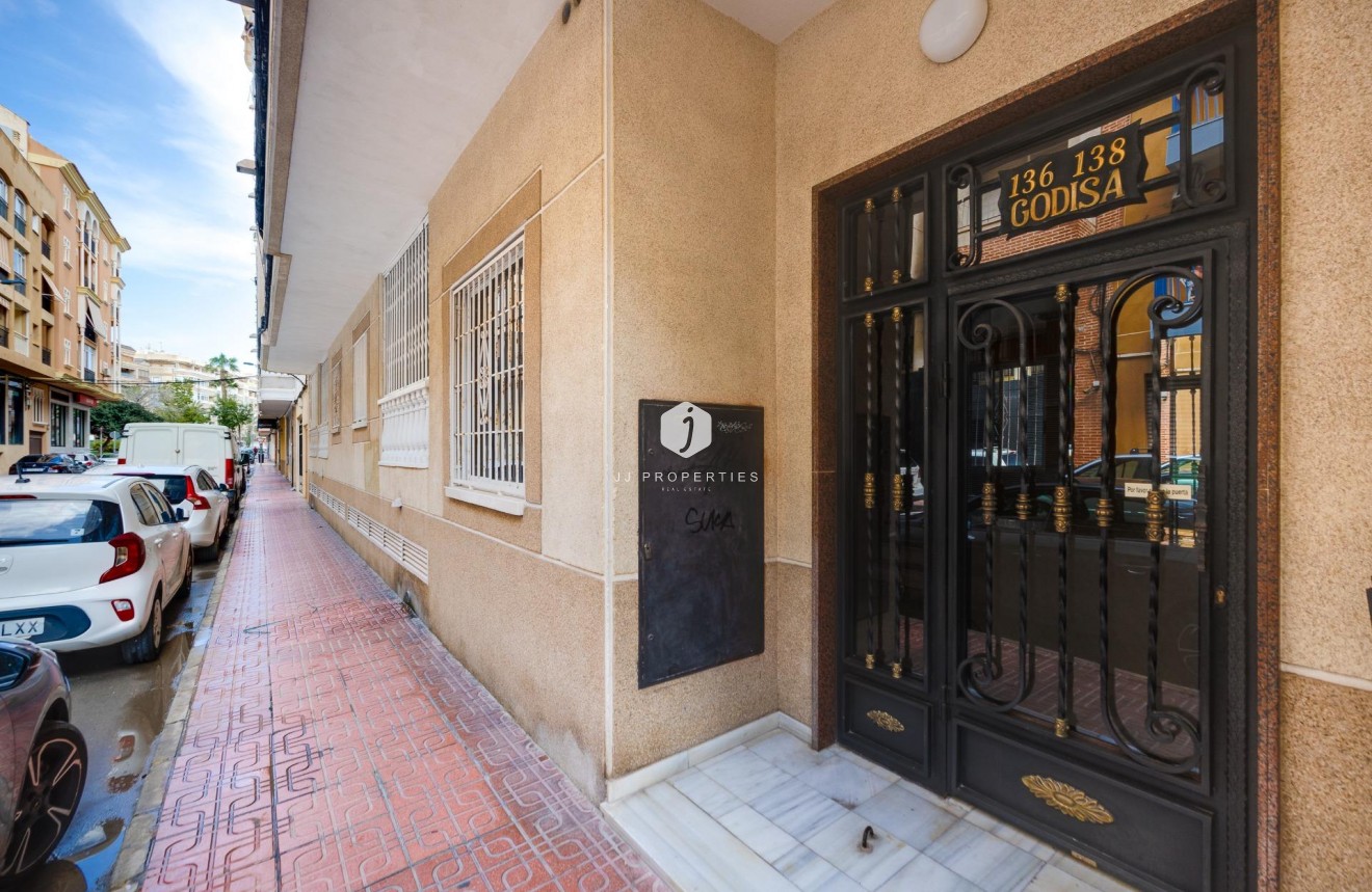 Resale - Apartment / flat -
Torrevieja - Playa del Cura