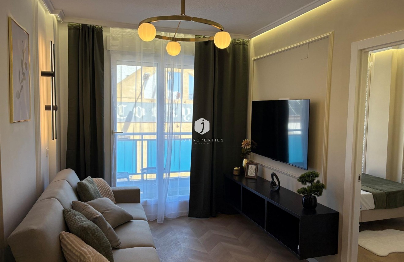 Aus zweiter Hand - Wohnung -
Torrevieja - Playa del Cura