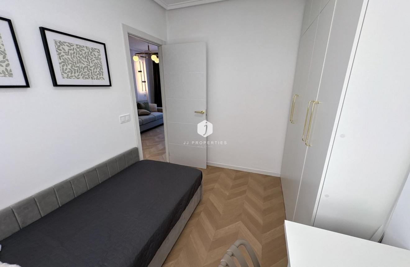Aus zweiter Hand - Wohnung -
Torrevieja - Playa del Cura
