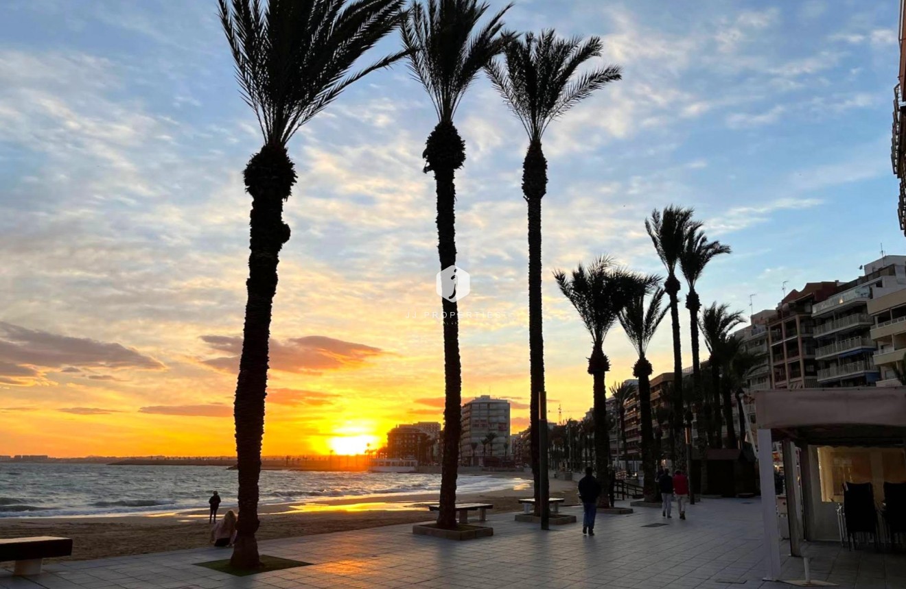 Aus zweiter Hand - Wohnung -
Torrevieja - Playa del Cura