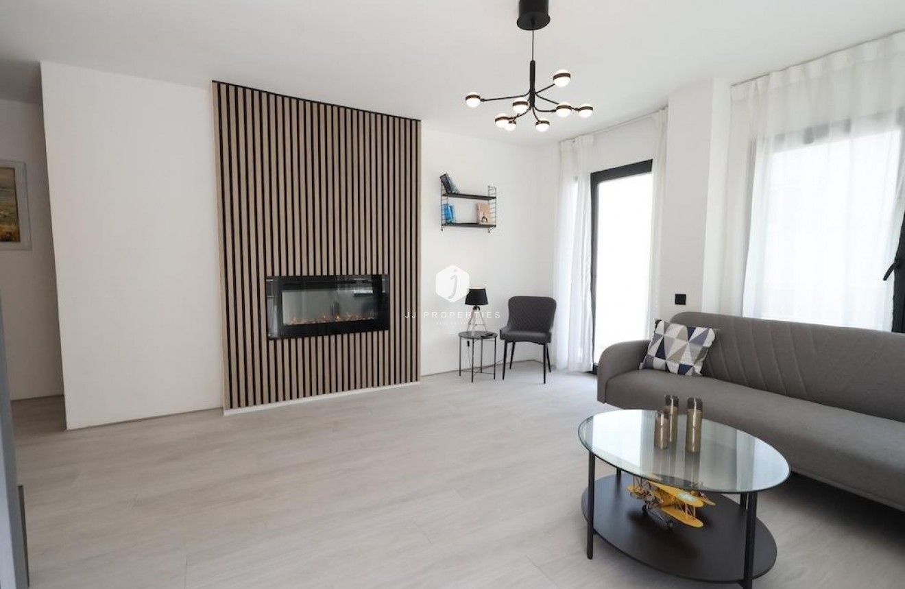 D'occasion - Attique -
Torrevieja - Costa Blanca