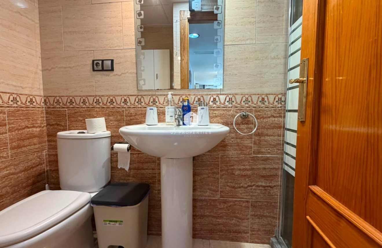 Z drugiej ręki - Mieszkanie w bloku -
Torrevieja