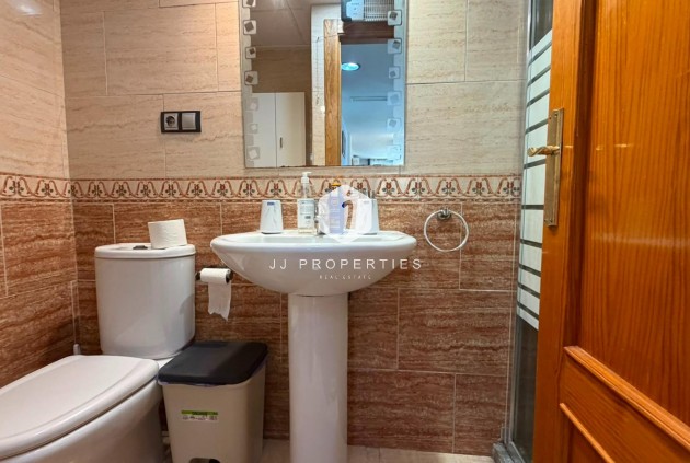 Z drugiej ręki - Mieszkanie w bloku -
Torrevieja