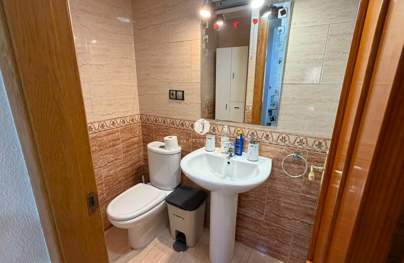 Z drugiej ręki - Mieszkanie w bloku -
Torrevieja