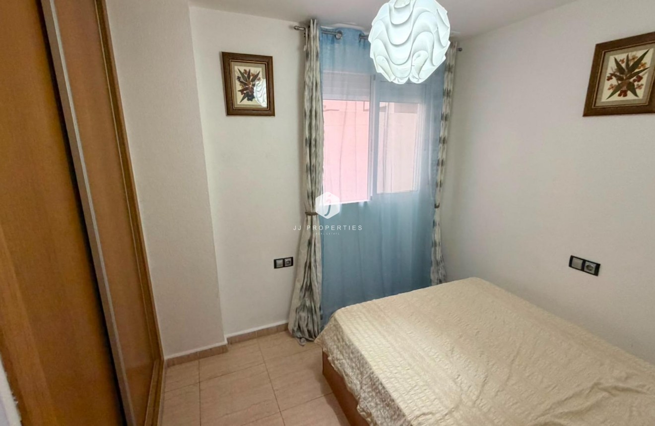 Z drugiej ręki - Mieszkanie w bloku -
Torrevieja