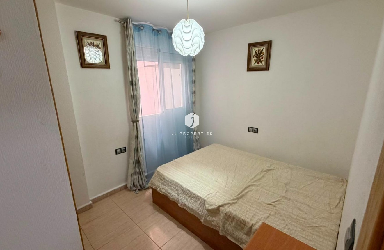 Z drugiej ręki - Mieszkanie w bloku -
Torrevieja