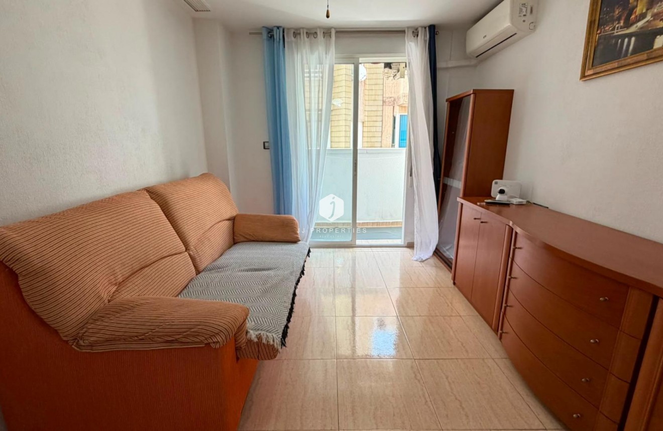 Z drugiej ręki - Mieszkanie w bloku -
Torrevieja