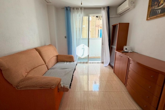 Z drugiej ręki - Mieszkanie w bloku -
Torrevieja