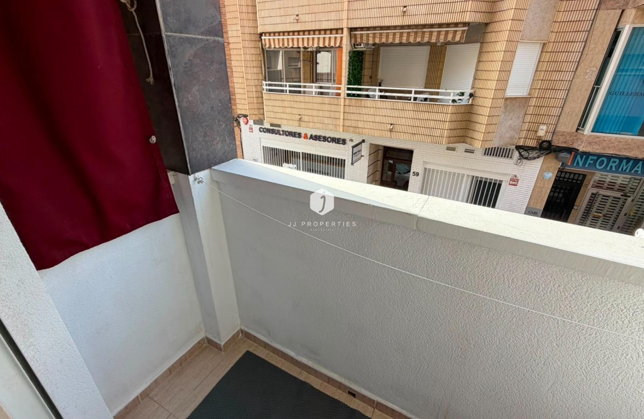 Z drugiej ręki - Mieszkanie w bloku -
Torrevieja