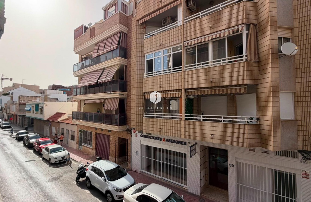 Z drugiej ręki - Mieszkanie w bloku -
Torrevieja